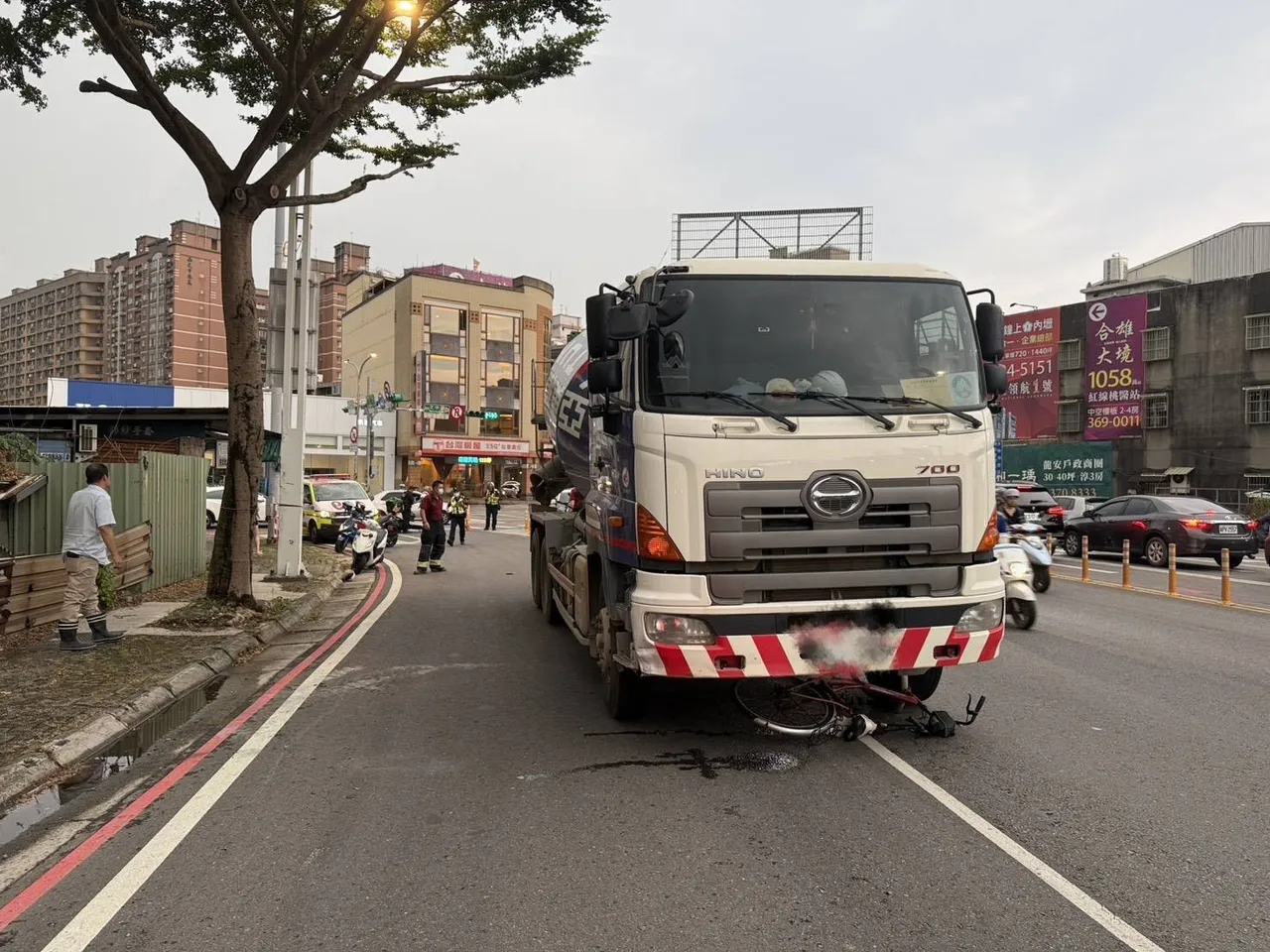 肇事的水泥預拌車。桃園警分局提供