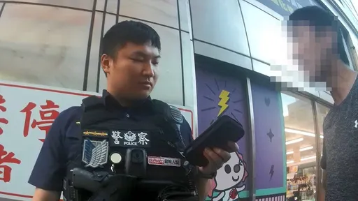 桃園男高中校門口狂撒傳單!控老師欠錢不還 桃警「這2罪」送辦