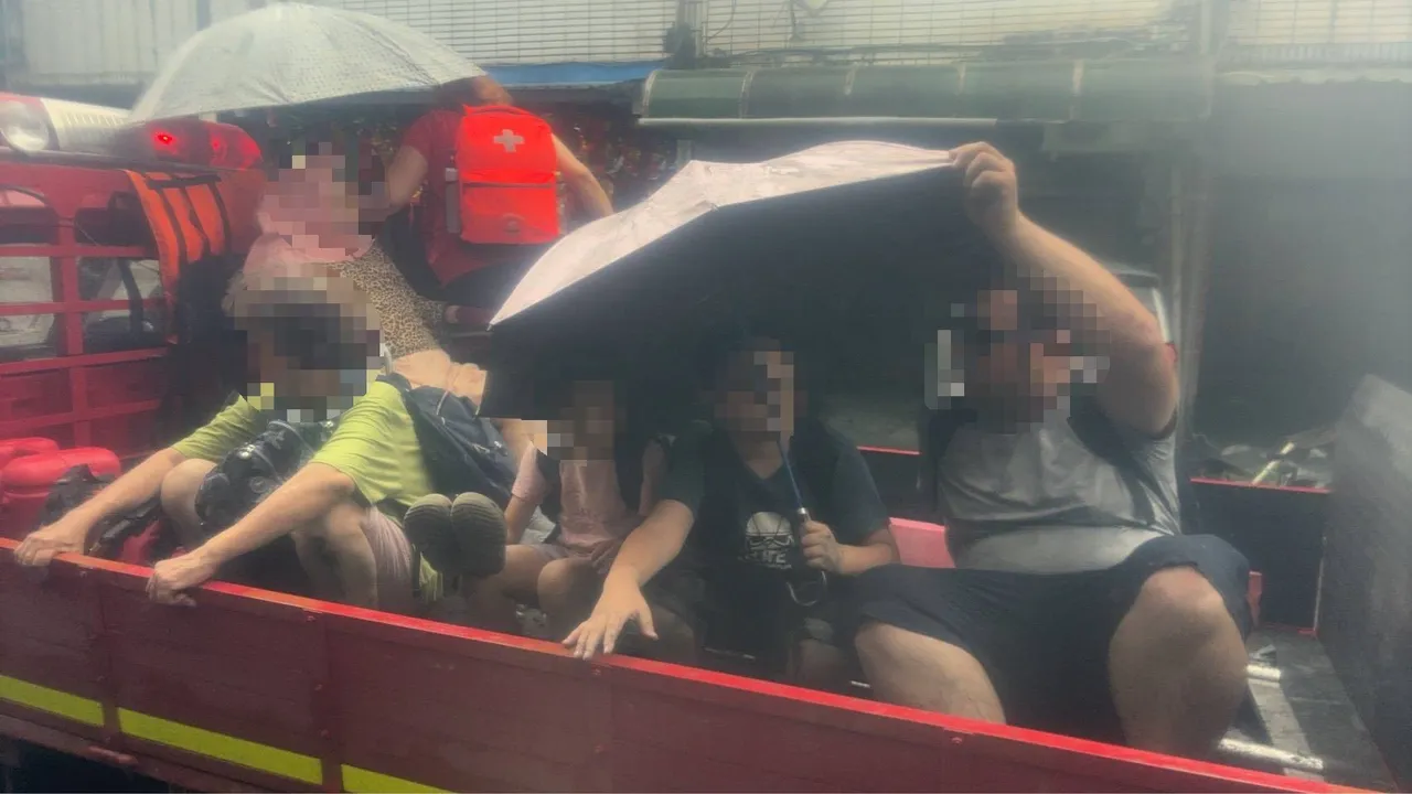 屏东县特搜大队24日搜索待救人员并协助脱困。翻摄画面