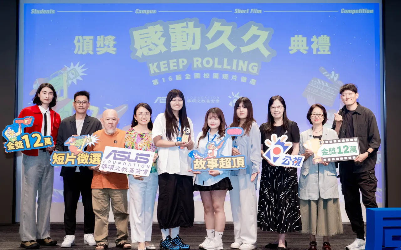 第16届感动久久颁奖,横式短影音组金奖得主《土公仔》大合照。公视提供