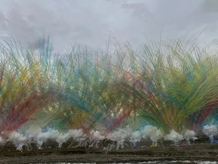 這場煙火秀遭質疑毫無意義且可能破壞高山環境。翻攝微博