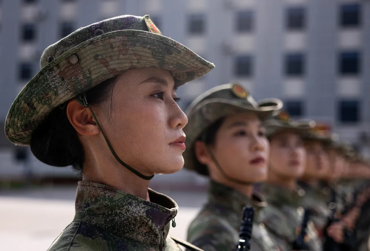 解放军女兵。路透社