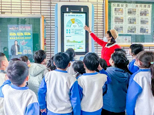 守護學子肺的健康!張善政首創「校園空氣儀表板」 凌濤喊加碼「1神器」更有奇效