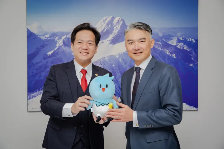 城銷處表示，訪團昨日應邀出席由國策顧問林見松及各界僑台商共同舉辦的晚宴，與駐墨爾本辦事處、大洋洲台灣商會聯合總會、墨爾本台灣商會、墨爾本客家會及僑界人士齊聚一堂。席間針對城市外交、產業合作等議題交流，透過互動不僅凝聚僑界向心力，更為竹市未來走向國際舞台奠定基礎。