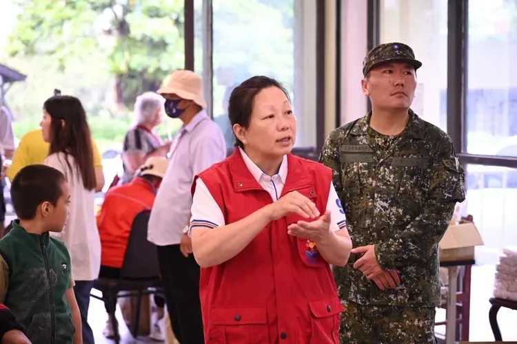花蓮光復鄉遭堰塞湖溢流重創，縣長徐榛蔚急返台坐鎮防災中心。翻攝自徐榛蔚臉書