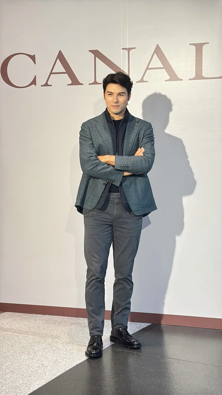 鳳小岳換上CANALI秋冬系列，笑說完全不用怕造型過時。劉旻君攝