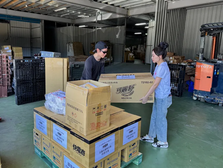 （左起）夏和熙、ㄚ頭。翻攝自ㄚ頭IG