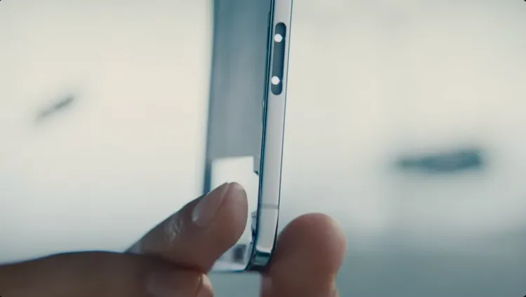 iPhone Air是此次唯一採用鈦金屬邊框機種。Apple發表會