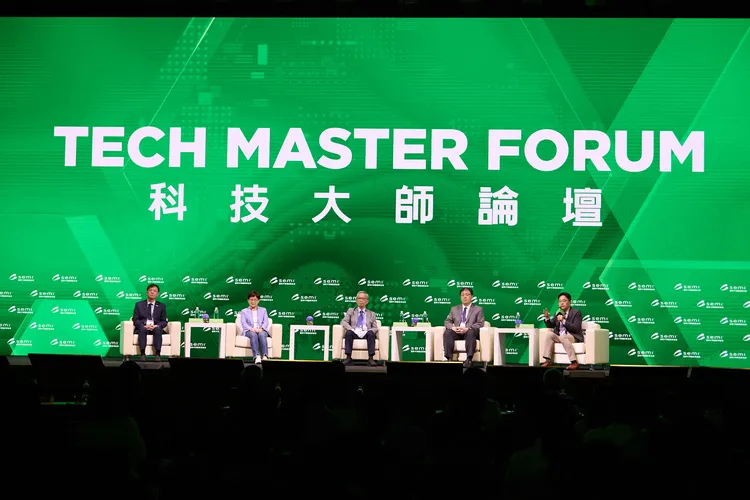 SEMICON Taiwan 2025 科技大師論壇以「與世界共構未來」為題，匯聚產官學重量級講者聚焦產業奠基、國家科技戰略、前瞻技術與企業轉型，展現半導體產業持續進化的力量。SEMI提供