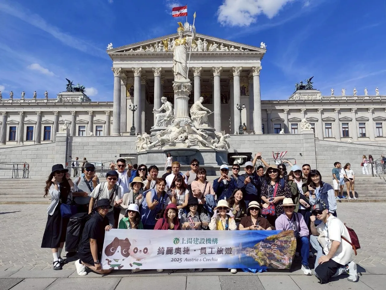 上扬建设长期照顾员工,多次至欧洲旅行,并到加拿大黄刀镇看极光。上扬建设提供