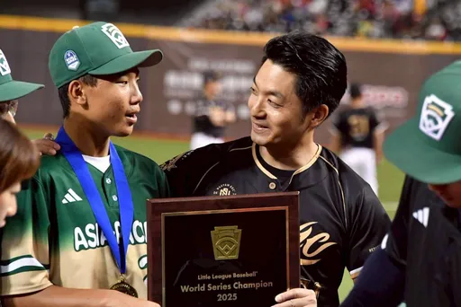 東園小將勇奪威廉波特冠軍 遊行抵達大巨蛋萬人歡呼