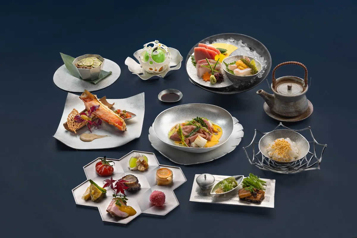 日本料理飛翔總料理長瀨戶本秀人,與西點行政主廚劉靖晟(Nicholas Liu)聯手設計能作「錫禮饗宴」和食套餐。業者提供