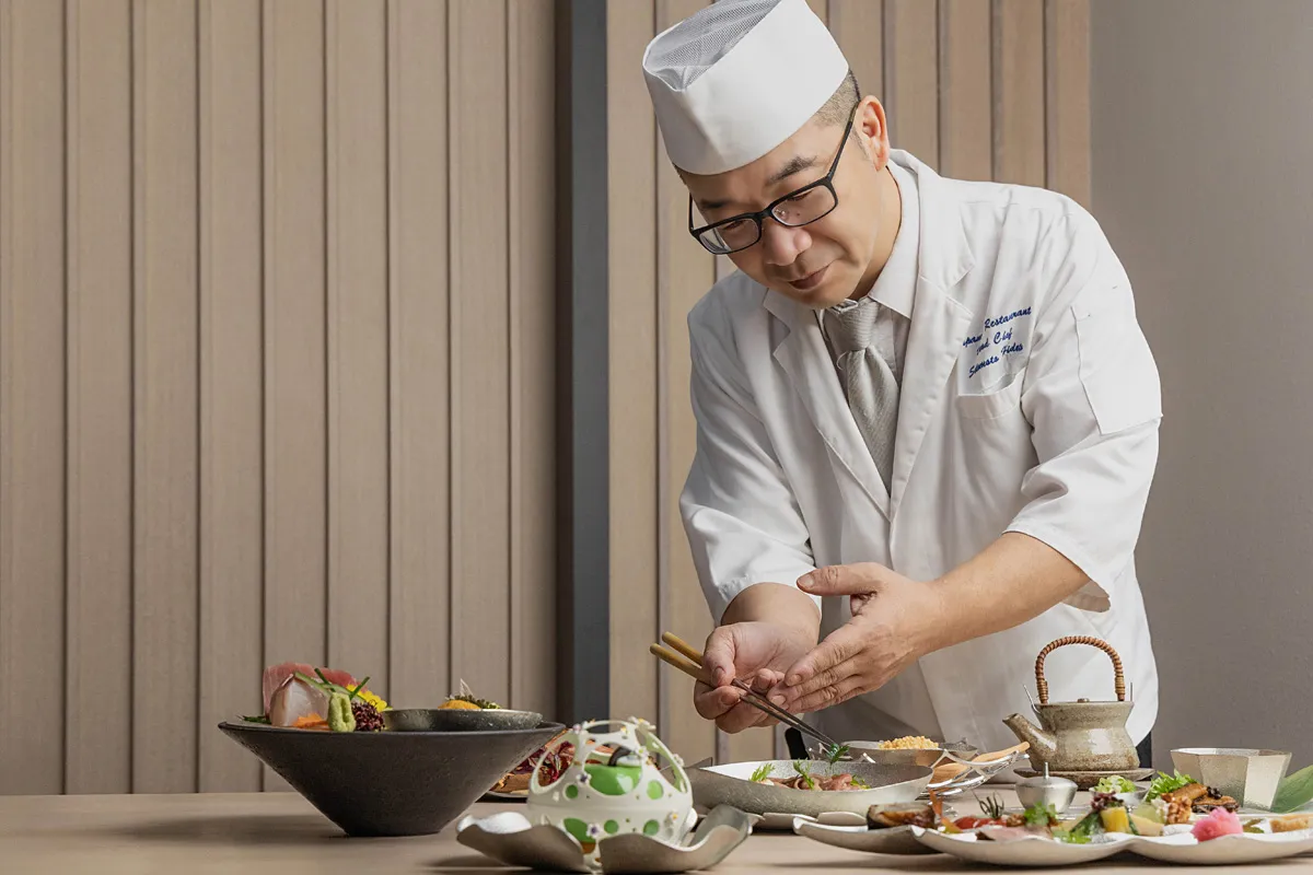 日本料理飛翔總料理長瀨戶本秀人,以「器與味覺的對話」為核心精神,設計期間限定「錫禮饗宴」和食套餐。業者提供