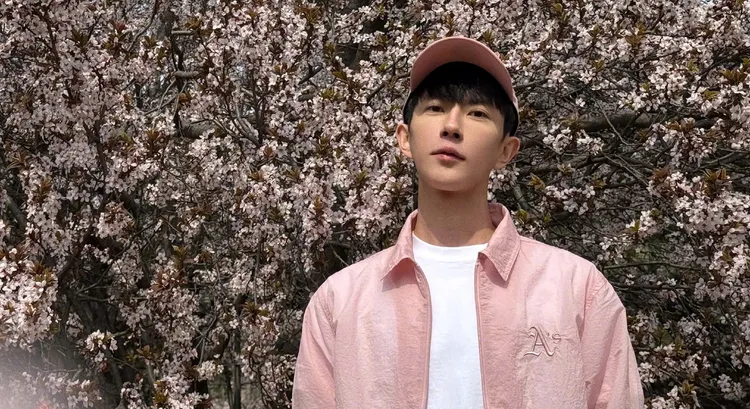 于朦朧11日墜樓身亡。翻攝于朦朧微博