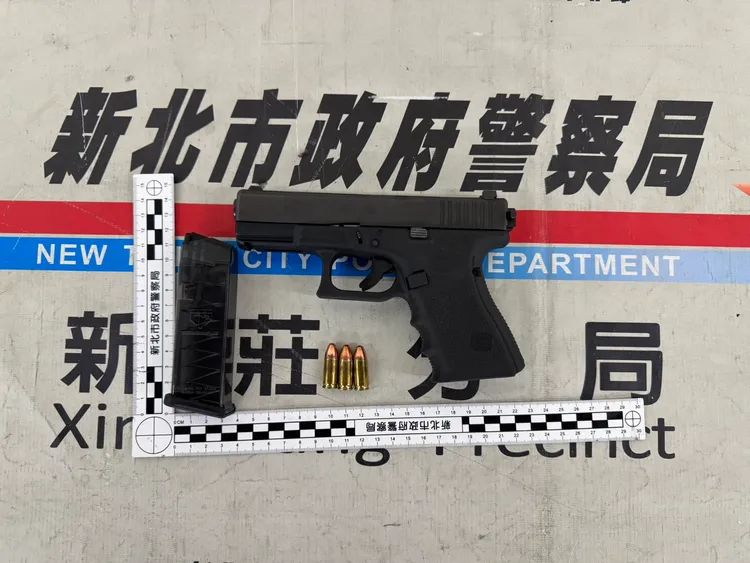 警方查扣作案用手槍1把、子彈3顆等證物。翻攝畫面