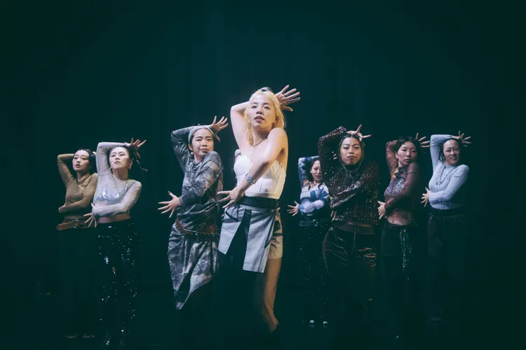 洪佩瑜新歌《包括但不限於》首度挑戰唱跳。何樂音樂提供