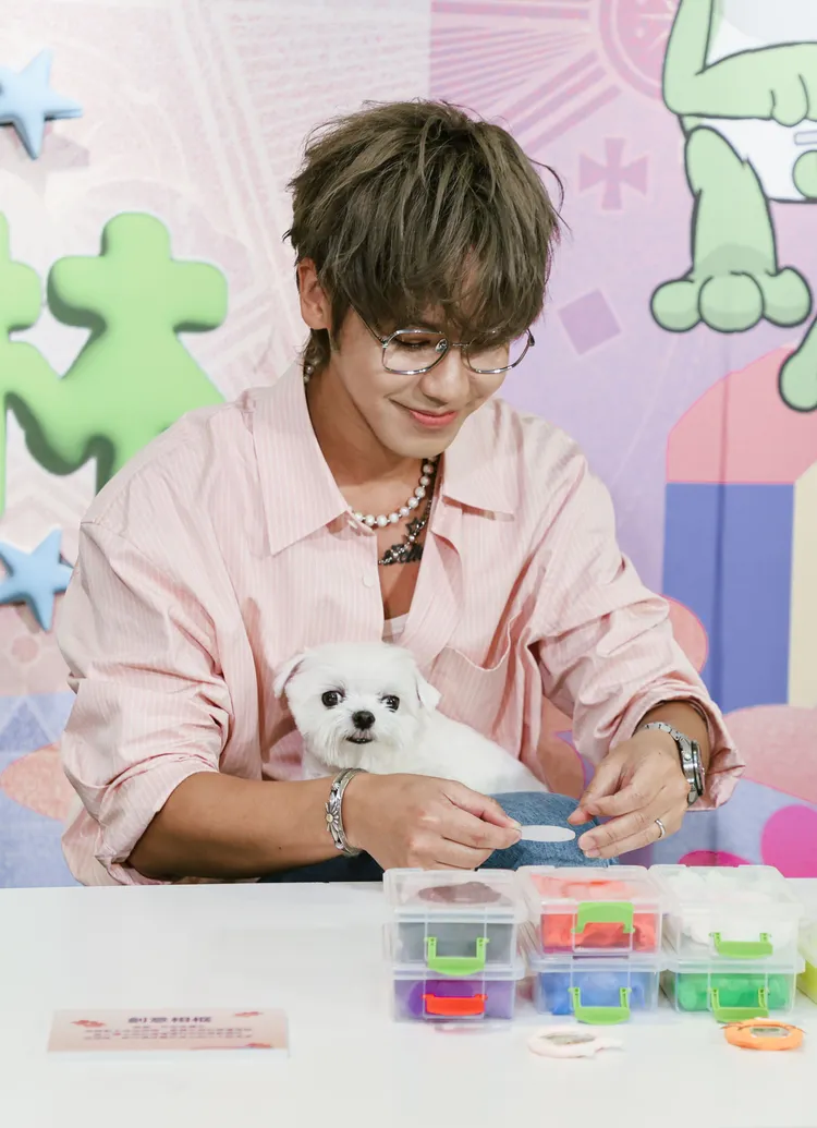 鼓鼓現場手作黏土相框。相信音樂提供