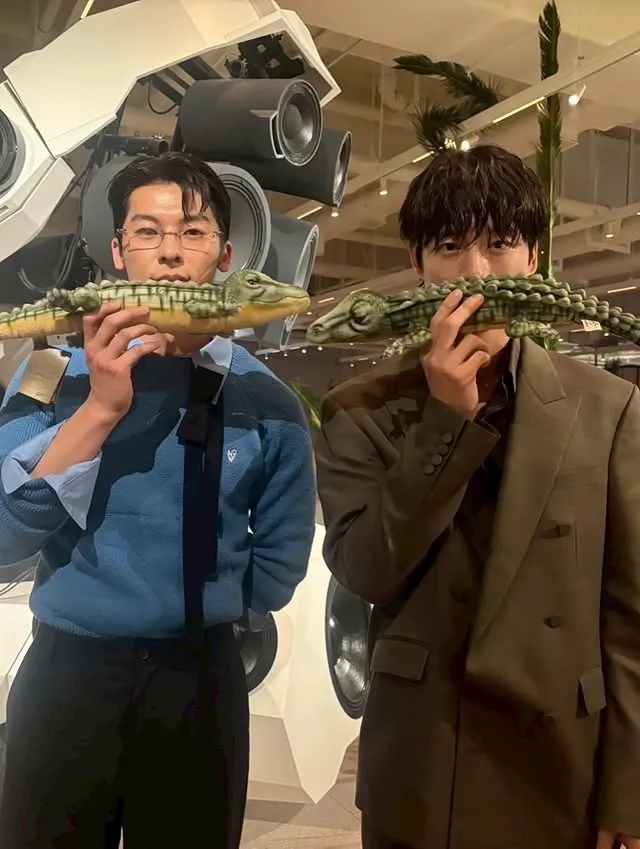 坂口健太郎（右）近日和許光漢在活動上同框，引起粉絲暴動。翻攝坂口健太郎IG