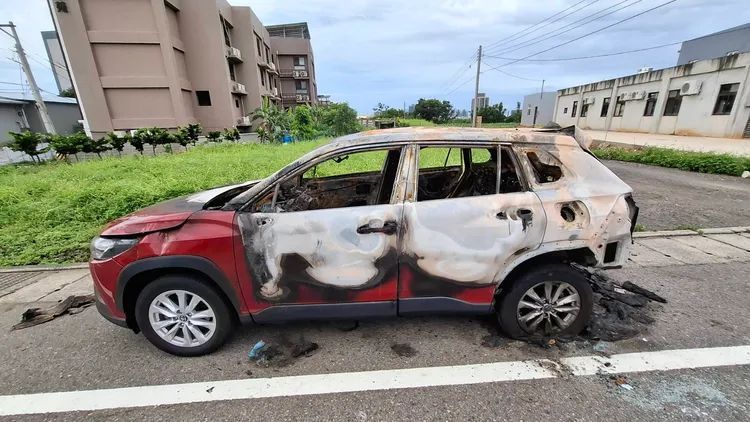 桃園男石頭破窗又噴漆縱火　車主好衰！別人吵架輸女友關他何事　
