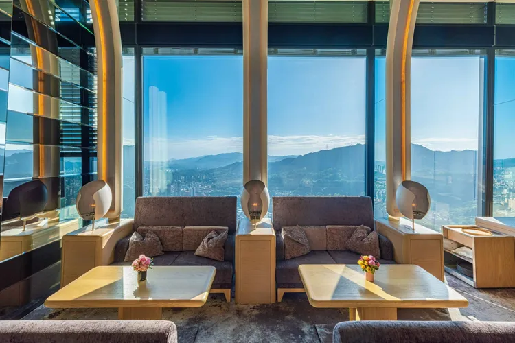 瀚寓夏天寵物房內提供專屬透氣緩壓睡墊，採用特殊內芯，讓長期照護、有關節問題及高齡毛孩，也能有一夜好眠。瀚寓夏天提供