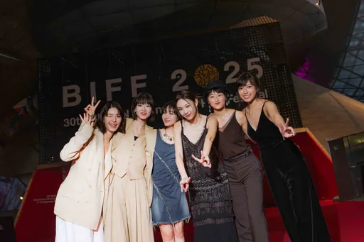 釜山影展吸眼球陣容!電影《女孩不平凡》女神聯盟一字排開正翻