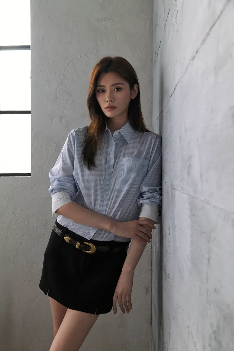 奚夢瑤拍攝SANDRO 2025秋冬系列形象照。品牌提供