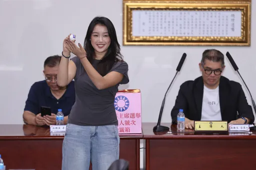 國民黨主席6參選人抽號次 「籤王」是他!連勝文:別說垃圾話傷害黨