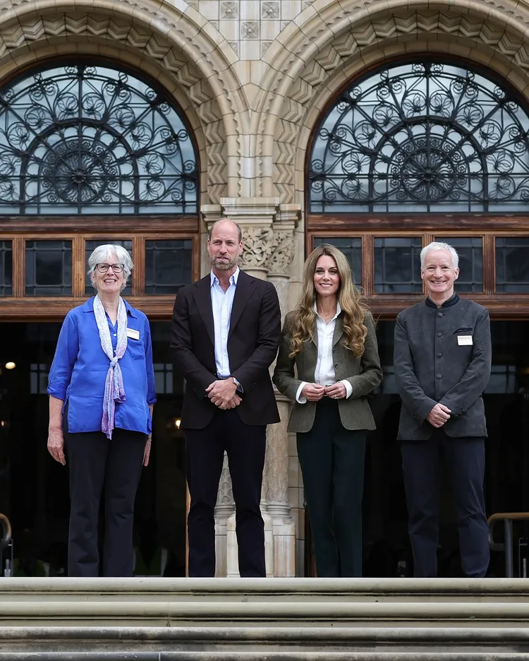 凱特王妃（右2）和威廉王子（左2）一同前往倫敦自然歷史博物館。翻攝princeandprincessofwales IG