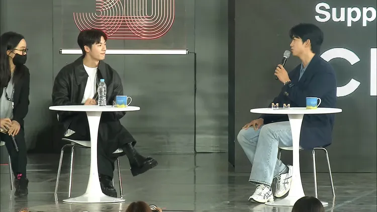 玉澤演（右）約許光漢去海雲台海邊跑步。翻攝BIFF YouTube