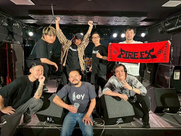 滅火器與HUSKING BEE 在札幌再度合體共演。火氣音樂提供