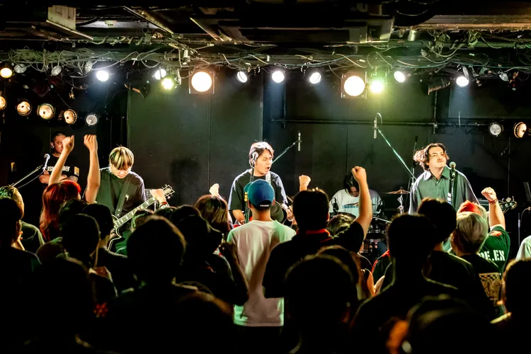 滅火器在橫濱首次開唱。火氣音樂提供