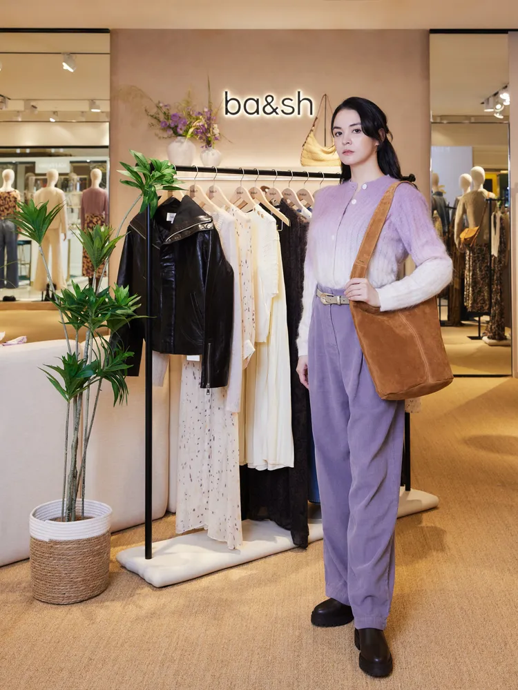 張榕容以紫色套裝化身溫柔系女神。品牌提供