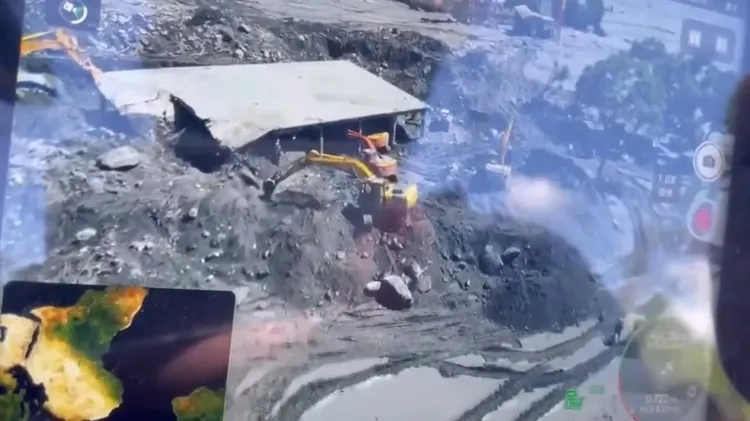 高雄特搜隊以空拍機掌控狀況。翻攝畫面