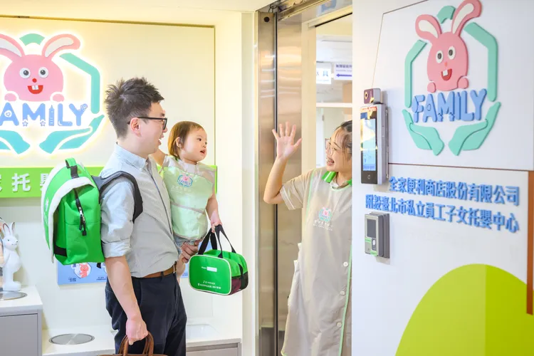 全家統計全台員工數約3500人，近期男性請育嬰假已達4成。全家提供