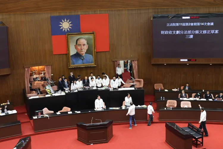 立法院院會審理選罷法、憲法訴訟法及財劃法等修正草案 財劃法三讀通過。李俊毅攝