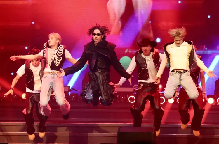 44歲AKIRA寶刀未老，跳得超高，不輸給年輕師弟。莊宗達攝