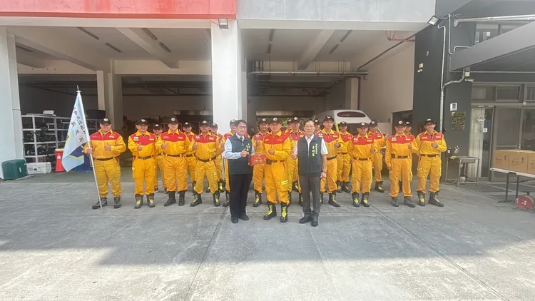 南市特搜隊支援花蓮救災，已於日前返隊，市長黃偉哲前往慰勉。南市府提供