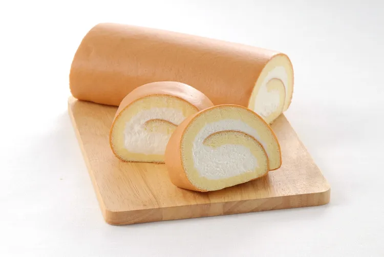 9月/17亞尼克YTM在高雄中央公園捷運站推出限定百元生乳捲歡慶活動。業者提供