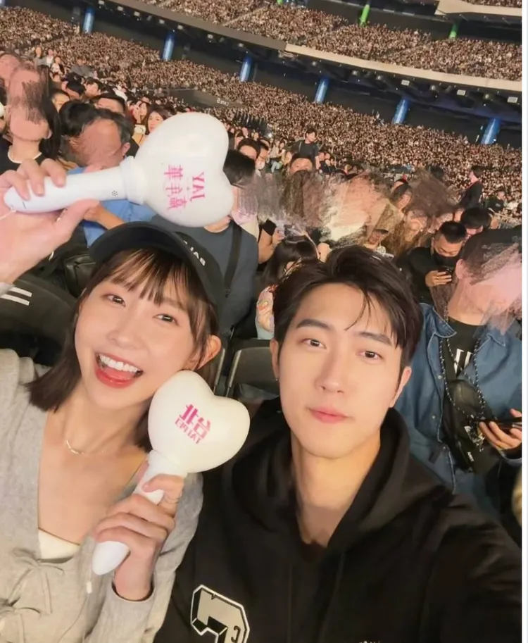 范姜彥豐（右）與粿粿以往常放閃，如今無互動，傳出婚變。翻攝范姜彥豐IG