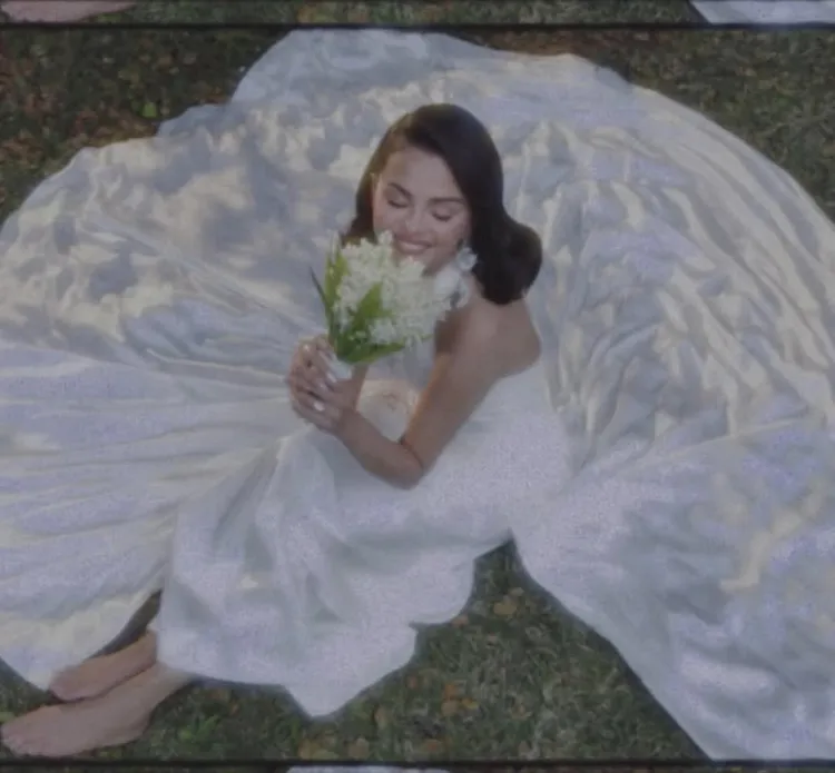 席琳娜身穿Ralph Lauren訂製婚紗。翻攝Selena Gomez IG