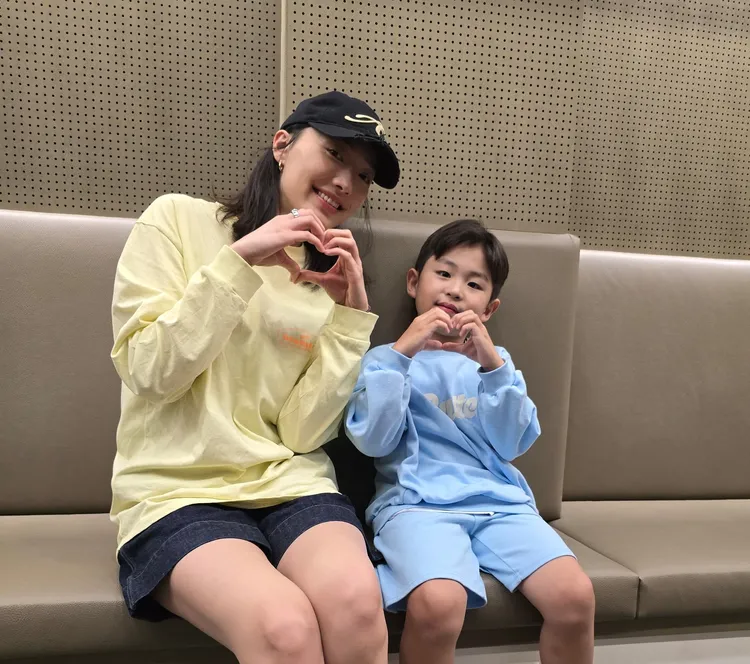 蔡思韵跟片中飾演兒子的童星相處培養感情。MOM production limited提供