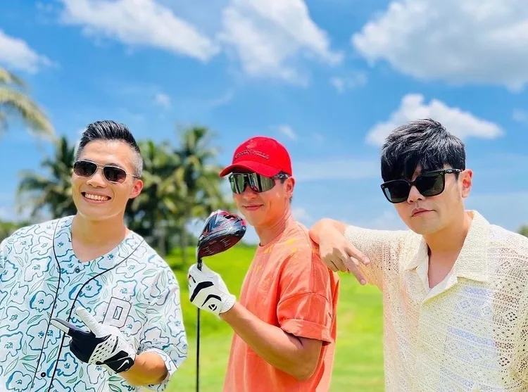 浩克爸爸（左起）、柯有倫、周杰倫平時約打高爾夫球。我在娛樂提供