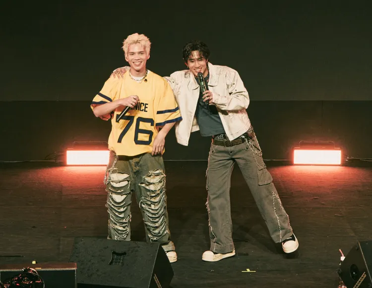 婁峻碩（右）與派偉俊合唱《一首歌》。伊弗龐金有限公司提供