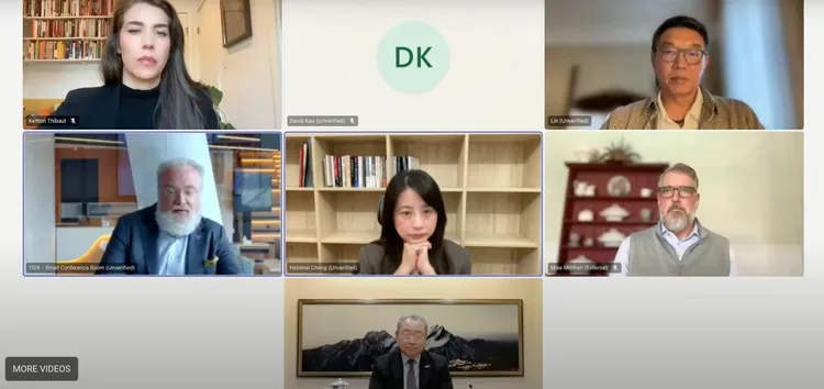 華府智庫大西洋理事會邀約研討會，中為製作人鄭心媚、右上為監製林錦昌。牽猴子提供