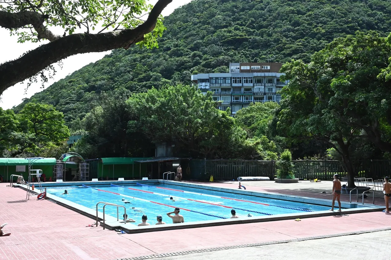前山公園游泳池,過去除了早泳外,只開放夏天6月到9月。翻攝自舞動陽光-前山公園游泳池臉書