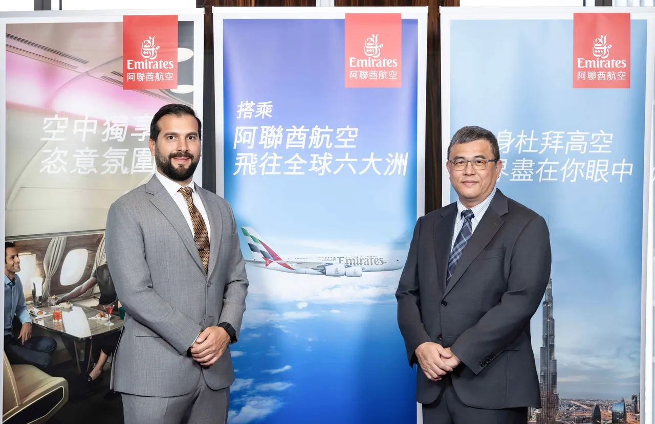 阿联酋航空台湾总经理Nasser Bahlooq(左)、阿联酋航空SkyCargo台湾货运经理林晓峰。阿联酋航空提供