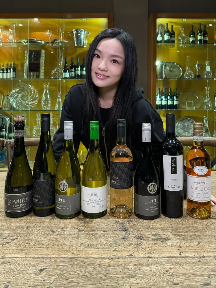 徐佳瑩到澳洲的酒莊學習品酒。亞神音樂提供