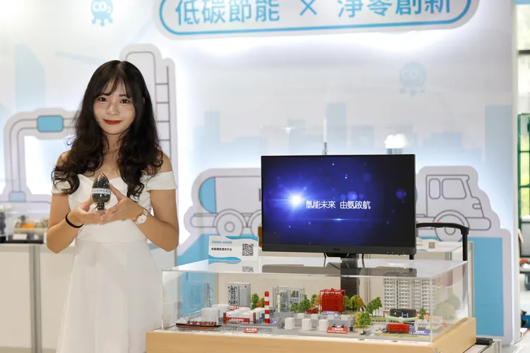 工研院研發的「綠氨轉氫應用平台」以低能耗觸媒與高效率反應器設計，透過綠氨轉氫供應發電、工業與運輸應用，提供低碳氫氣來源。工研院提供