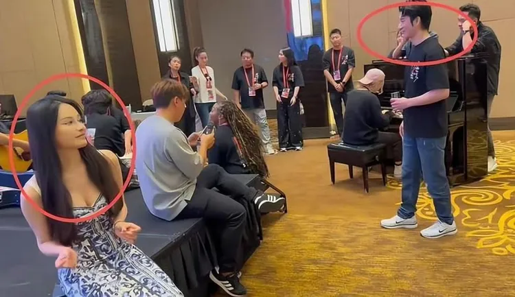 網瘋傳王力宏新歡（左）外型激似李靚蕾。摘自微博