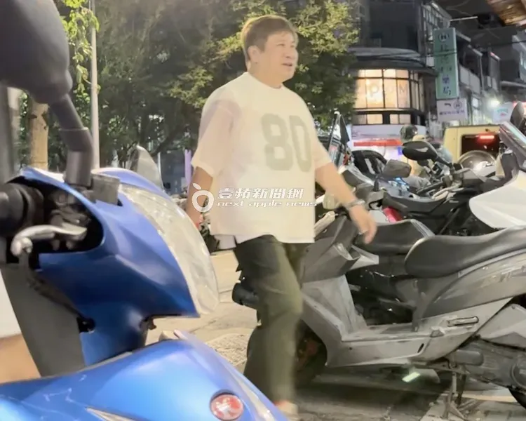 胡瓜頂著一頭金髮，看起來年輕有朝氣。特勤中心攝